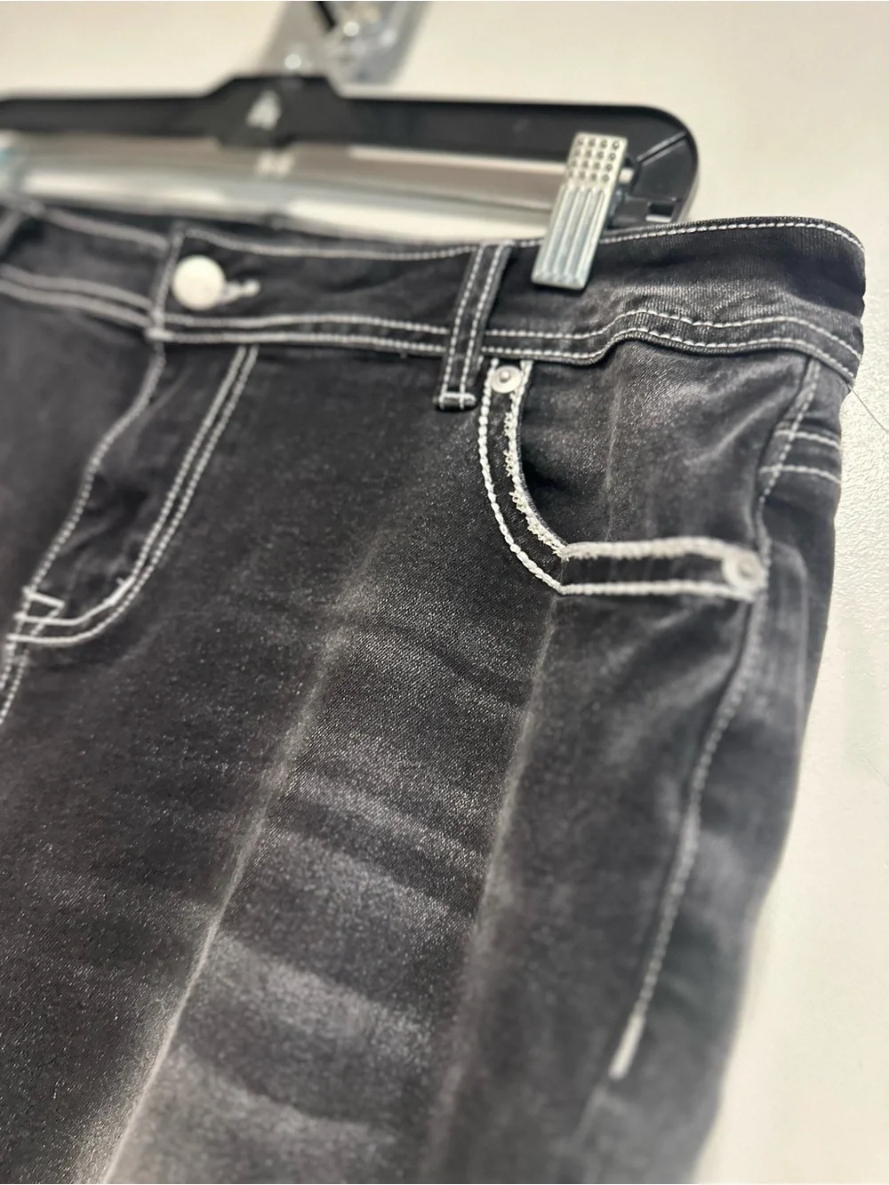 Flamingals black distressed Y2K style jeans Sz:2XL Straight Leg white stitching.